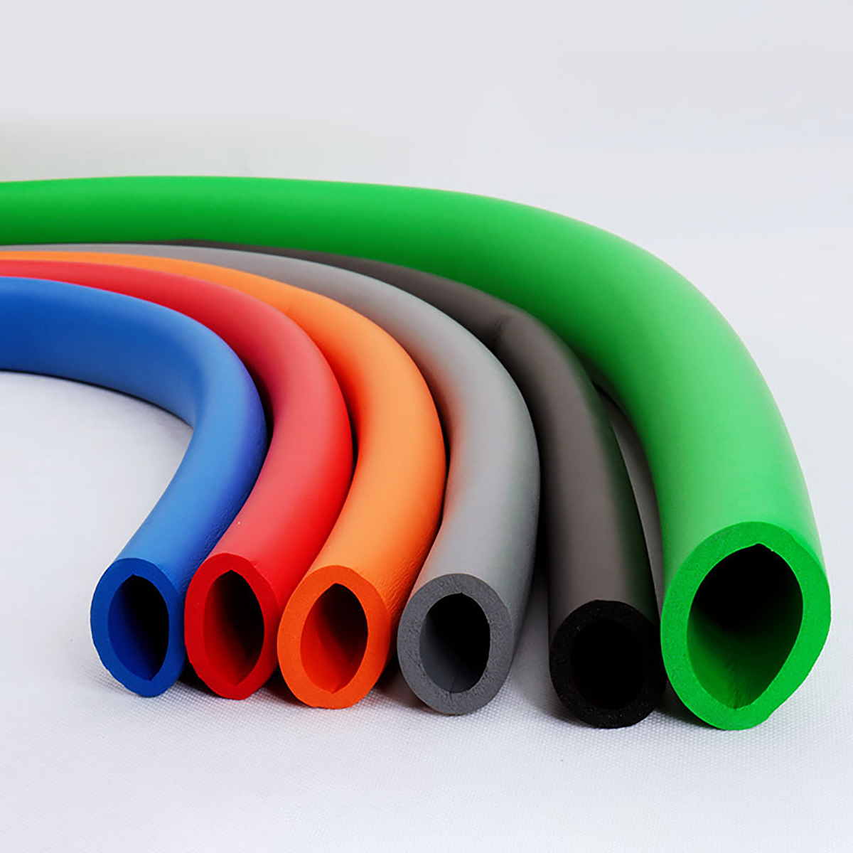1 メートルのカラフルな NBR スポンジチューブ断熱滑らか - Pipe Insulation Foam のレビューと価格